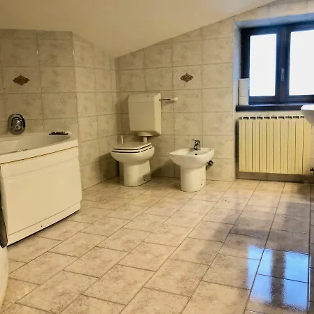 Triestevillas Ospitale7, Wooden Attic W/ Jacuzzi For 6 Guests Apartment *
