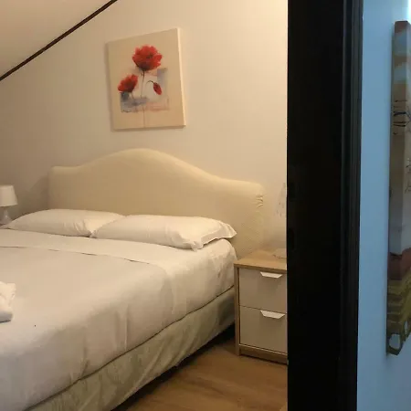 Triestevillas Ospitale7, Wooden Attic W/ Jacuzzi For 6 Guests Triest